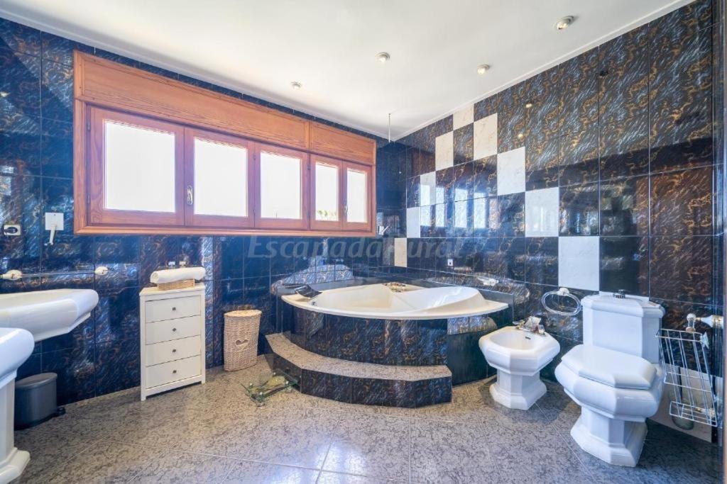 Вилла Preciosa Casa 2000 M2 Piscina Mar Barbacoa Felicidad Санта-Сусанна Экстерьер фото